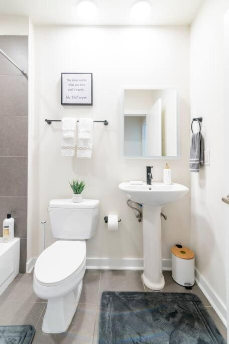 Charming Cozy Apartment With Wi-Fi & Free Parking Charlotte Exterior foto